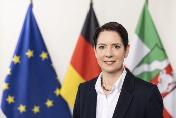 NRWs Landwirtschaftsministerin Silke Gorißen legt den Fokus neuer Schwerpunktkontrollen auf den Umgang mit kranken Schweinen ©Land NRW/Ralph Sondermann