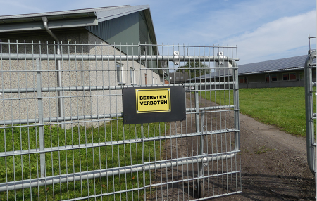 Zutrittsbeschränkungen zum Betriebsgelände sind ein wesentlicher Aspekt der Seuchenprävention ©ISN/Jaworr